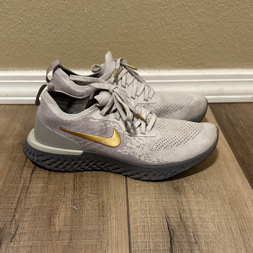 Women's size 9 Nike React Running shoes.